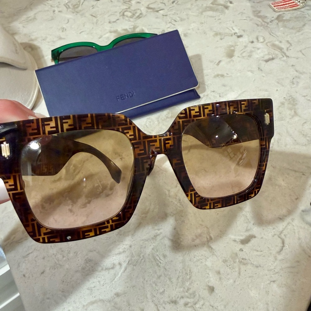 Fendi Brown Tortoiseshell FF-Logo Square Sunglasses